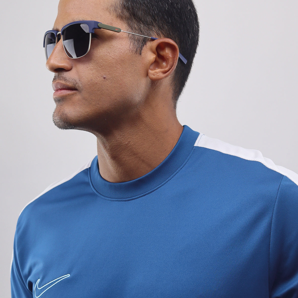 Óculos de Sol Nike Essence Groove IF1092X Matte Blue Void / Blue